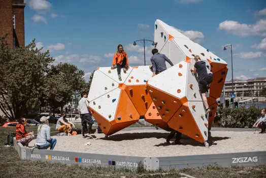 ZIGZAG boulder