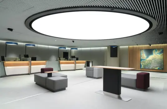 DB Reisezentrum Möbel & Interieur