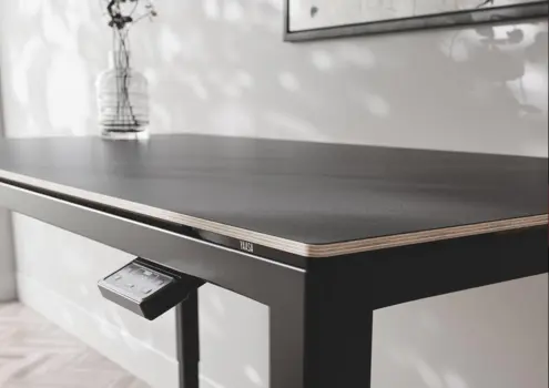 YAASA Desk Four