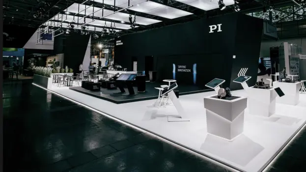 Messestand von Physik Instrumente (PI)