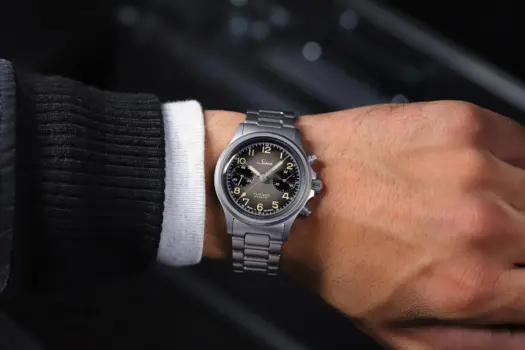356 PILOT Classic AS E - The traditional chronograph with bicompax display.