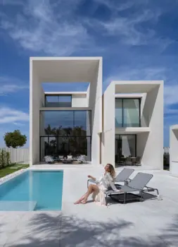 VERTICAL HOUSE