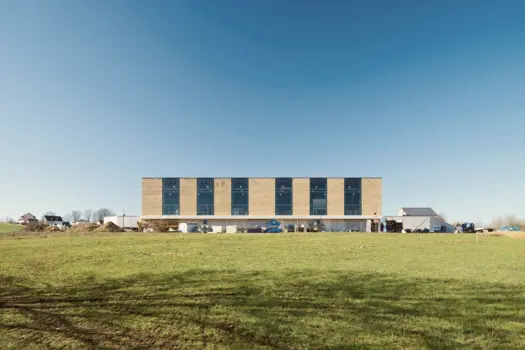 Lehmraum - Produktionshalle aus Erde